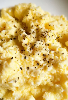 Cottage Cheese Scrambled Eggs (High Protein Recipe!)